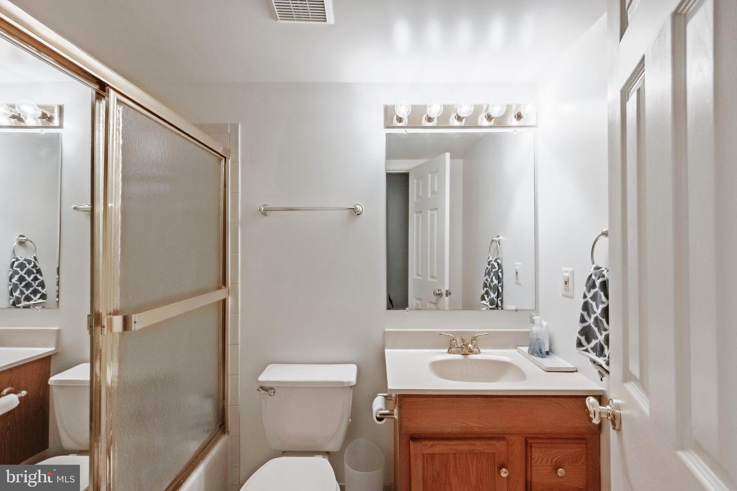 8615 OAK BROOK LN, FAIRFAX STATION, Virginia 22039, 4 Bedrooms Bedrooms, ,3 BathroomsBathrooms,Residential,For sale,8615 OAK BROOK LN,VAFX2242422 MLS # VAFX2242422