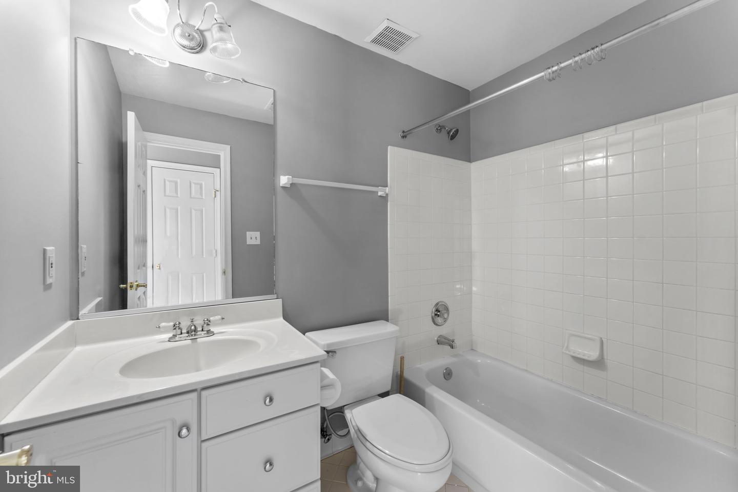 20580 WILLOUGHBY SQ, STERLING, Virginia 20165, 3 Bedrooms Bedrooms, ,2 BathroomsBathrooms,Residential,For sale,20580 WILLOUGHBY SQ,VALO2097520 MLS # VALO2097520