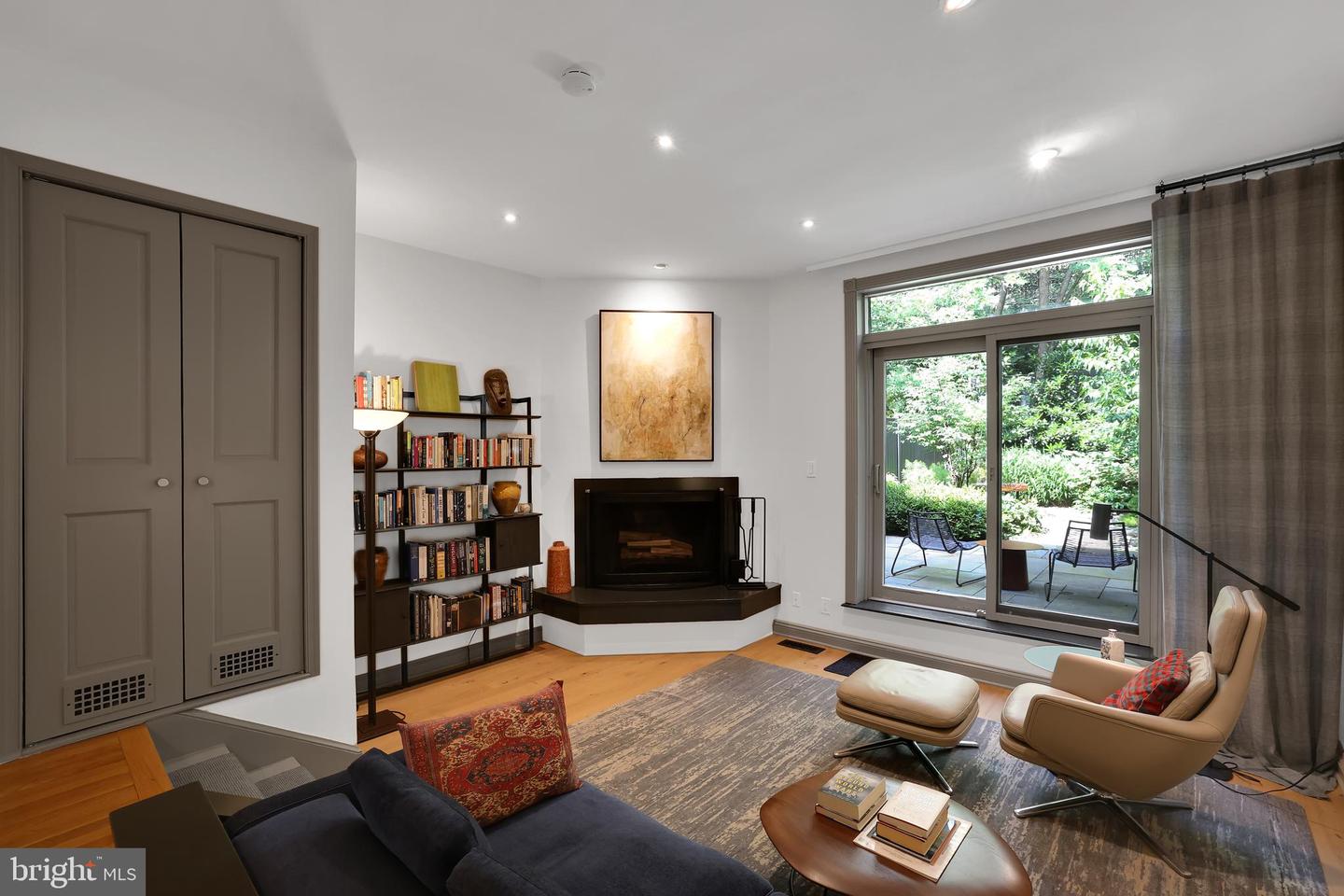 2209 ONTARIO RD NW, WASHINGTON, District Of Columbia 20009, 2 Bedrooms Bedrooms, ,2 BathroomsBathrooms,Residential,For sale,2209 ONTARIO RD NW,DCDC2202046 MLS # DCDC2202046
