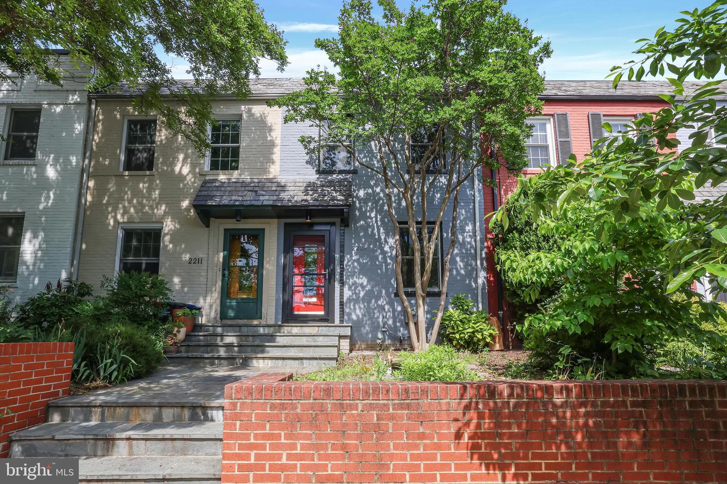 2209 ONTARIO RD NW, WASHINGTON, District Of Columbia 20009, 2 Bedrooms Bedrooms, ,2 BathroomsBathrooms,Residential,For sale,2209 ONTARIO RD NW,DCDC2202046 MLS # DCDC2202046