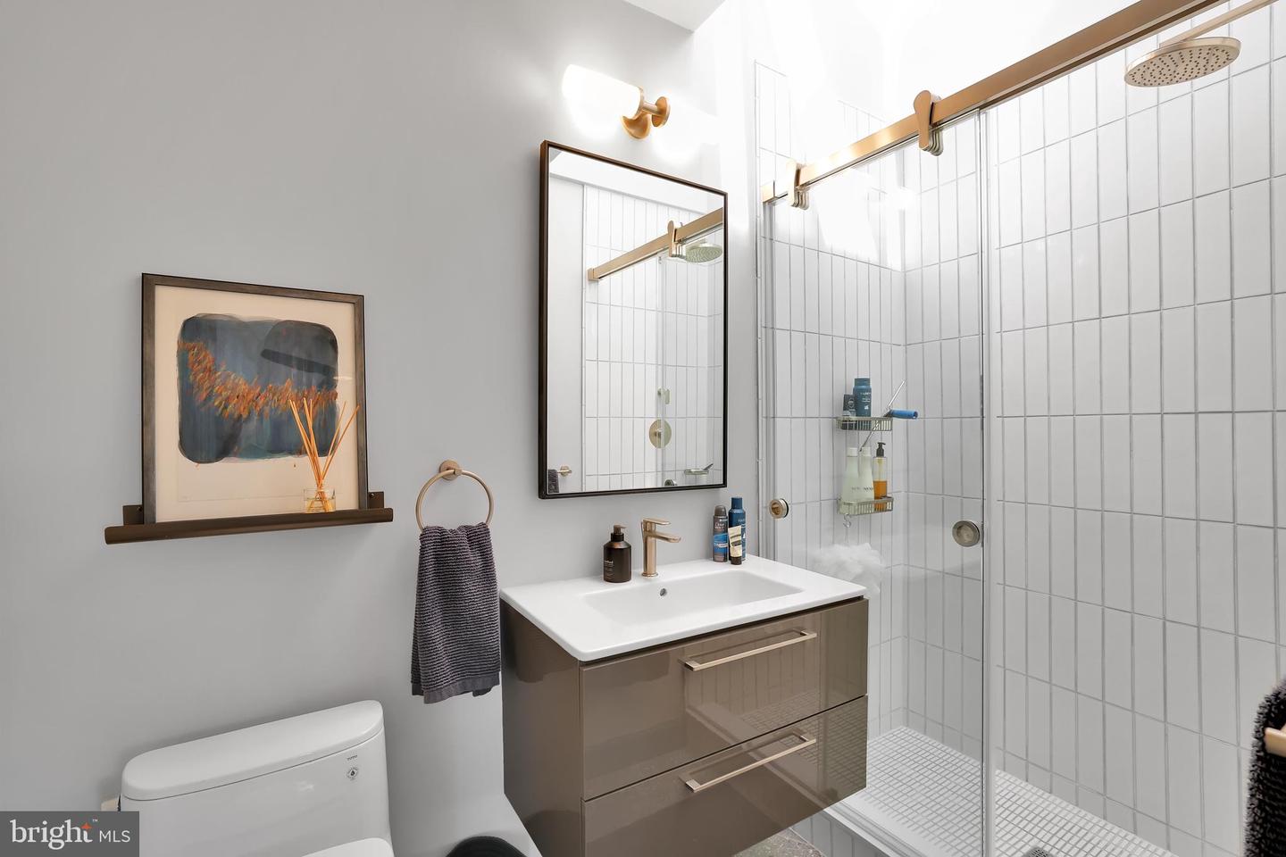2209 ONTARIO RD NW, WASHINGTON, District Of Columbia 20009, 2 Bedrooms Bedrooms, ,2 BathroomsBathrooms,Residential,For sale,2209 ONTARIO RD NW,DCDC2202046 MLS # DCDC2202046