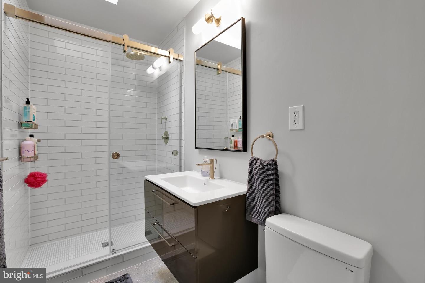 2209 ONTARIO RD NW, WASHINGTON, District Of Columbia 20009, 2 Bedrooms Bedrooms, ,2 BathroomsBathrooms,Residential,For sale,2209 ONTARIO RD NW,DCDC2202046 MLS # DCDC2202046