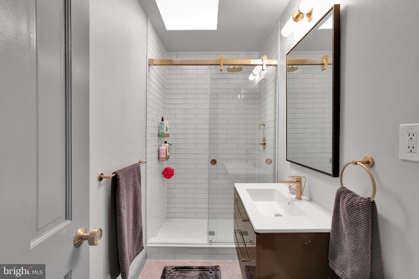 2209 ONTARIO RD NW, WASHINGTON, District Of Columbia 20009, 2 Bedrooms Bedrooms, ,2 BathroomsBathrooms,Residential,For sale,2209 ONTARIO RD NW,DCDC2202046 MLS # DCDC2202046