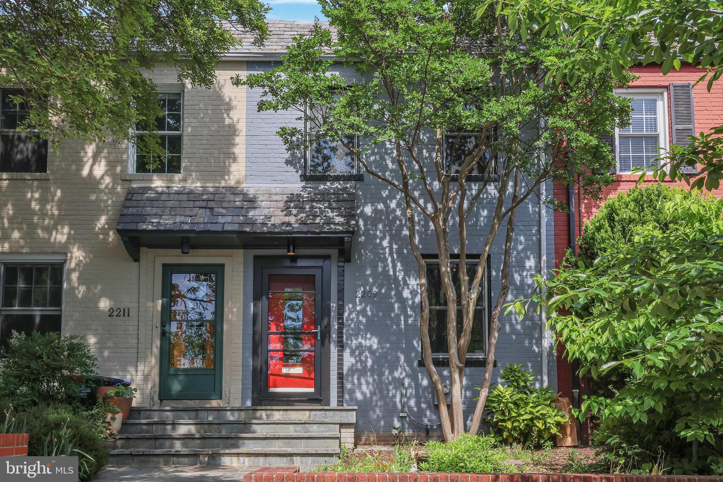 2209 ONTARIO RD NW, WASHINGTON, District Of Columbia 20009, 2 Bedrooms Bedrooms, ,2 BathroomsBathrooms,Residential,For sale,2209 ONTARIO RD NW,DCDC2202046 MLS # DCDC2202046