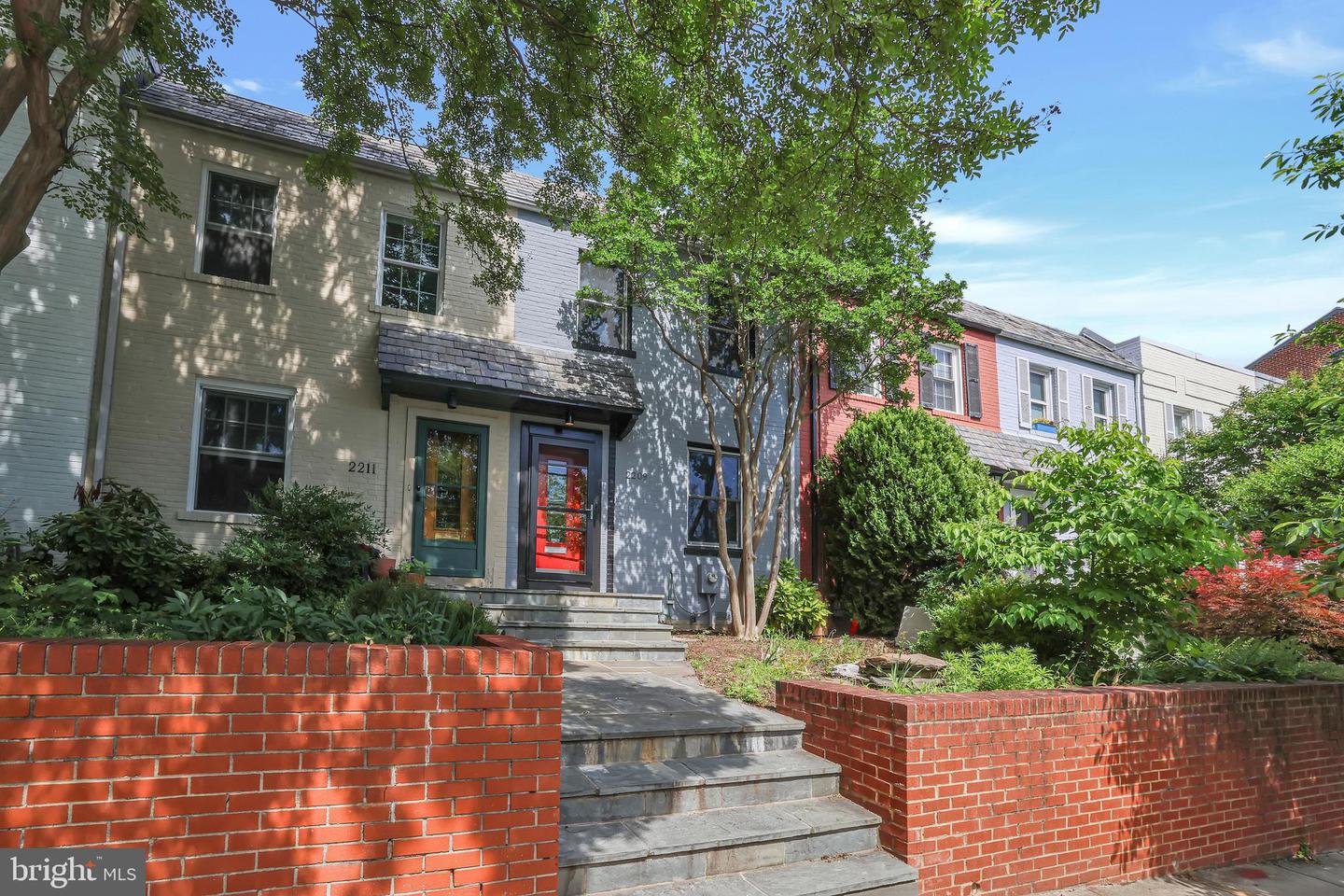 2209 ONTARIO RD NW, WASHINGTON, District Of Columbia 20009, 2 Bedrooms Bedrooms, ,2 BathroomsBathrooms,Residential,For sale,2209 ONTARIO RD NW,DCDC2202046 MLS # DCDC2202046