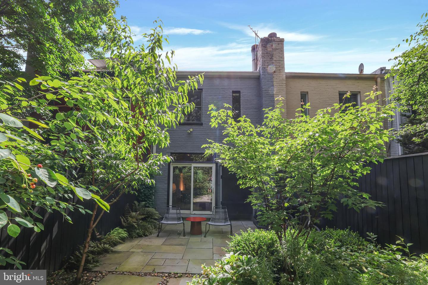 2209 ONTARIO RD NW, WASHINGTON, District Of Columbia 20009, 2 Bedrooms Bedrooms, ,2 BathroomsBathrooms,Residential,For sale,2209 ONTARIO RD NW,DCDC2202046 MLS # DCDC2202046
