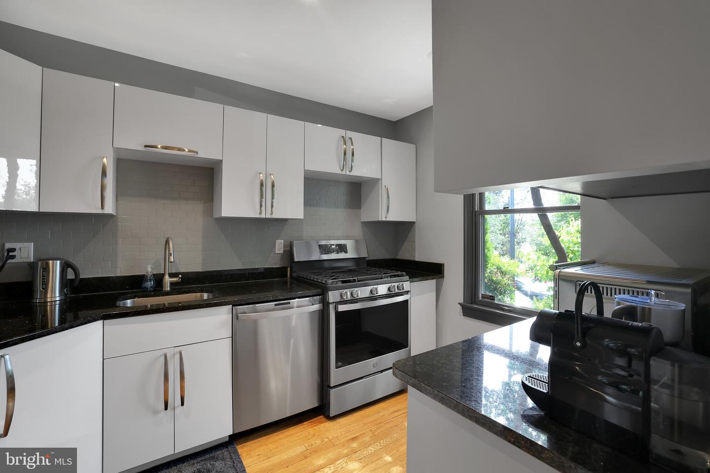 2209 ONTARIO RD NW, WASHINGTON, District Of Columbia 20009, 2 Bedrooms Bedrooms, ,2 BathroomsBathrooms,Residential,For sale,2209 ONTARIO RD NW,DCDC2202046 MLS # DCDC2202046