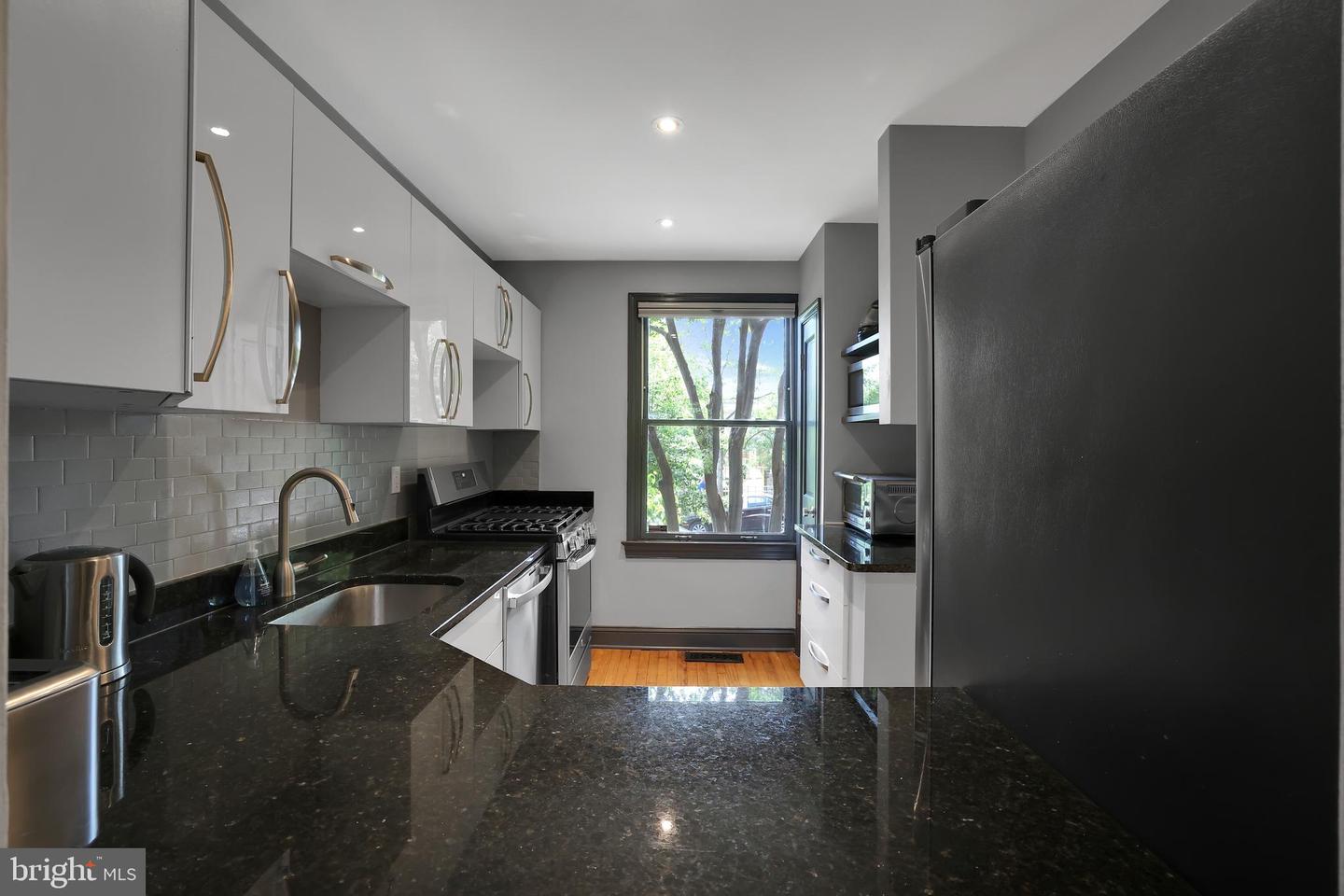 2209 ONTARIO RD NW, WASHINGTON, District Of Columbia 20009, 2 Bedrooms Bedrooms, ,2 BathroomsBathrooms,Residential,For sale,2209 ONTARIO RD NW,DCDC2202046 MLS # DCDC2202046