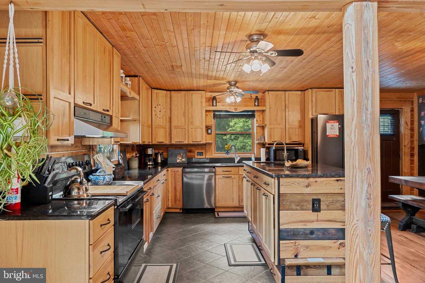 8 HOPE VALLEY LN, STAFFORD, Virginia 22554, 7 Bedrooms Bedrooms, ,4 BathroomsBathrooms,Residential,For sale,8 HOPE VALLEY LN,VAST2038930 MLS # VAST2038930
