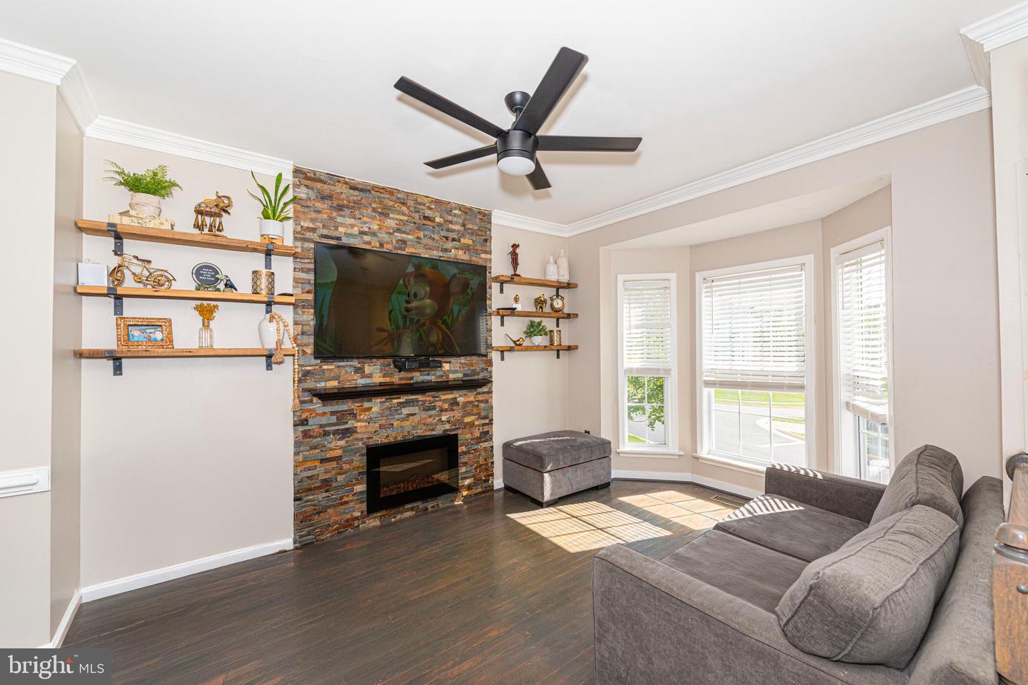 15381 BRONCO WAY, WOODBRIDGE, Virginia 22193, 3 Bedrooms Bedrooms, ,2 BathroomsBathrooms,Residential,For sale,15381 BRONCO WAY,VAPW2095458 MLS # VAPW2095458