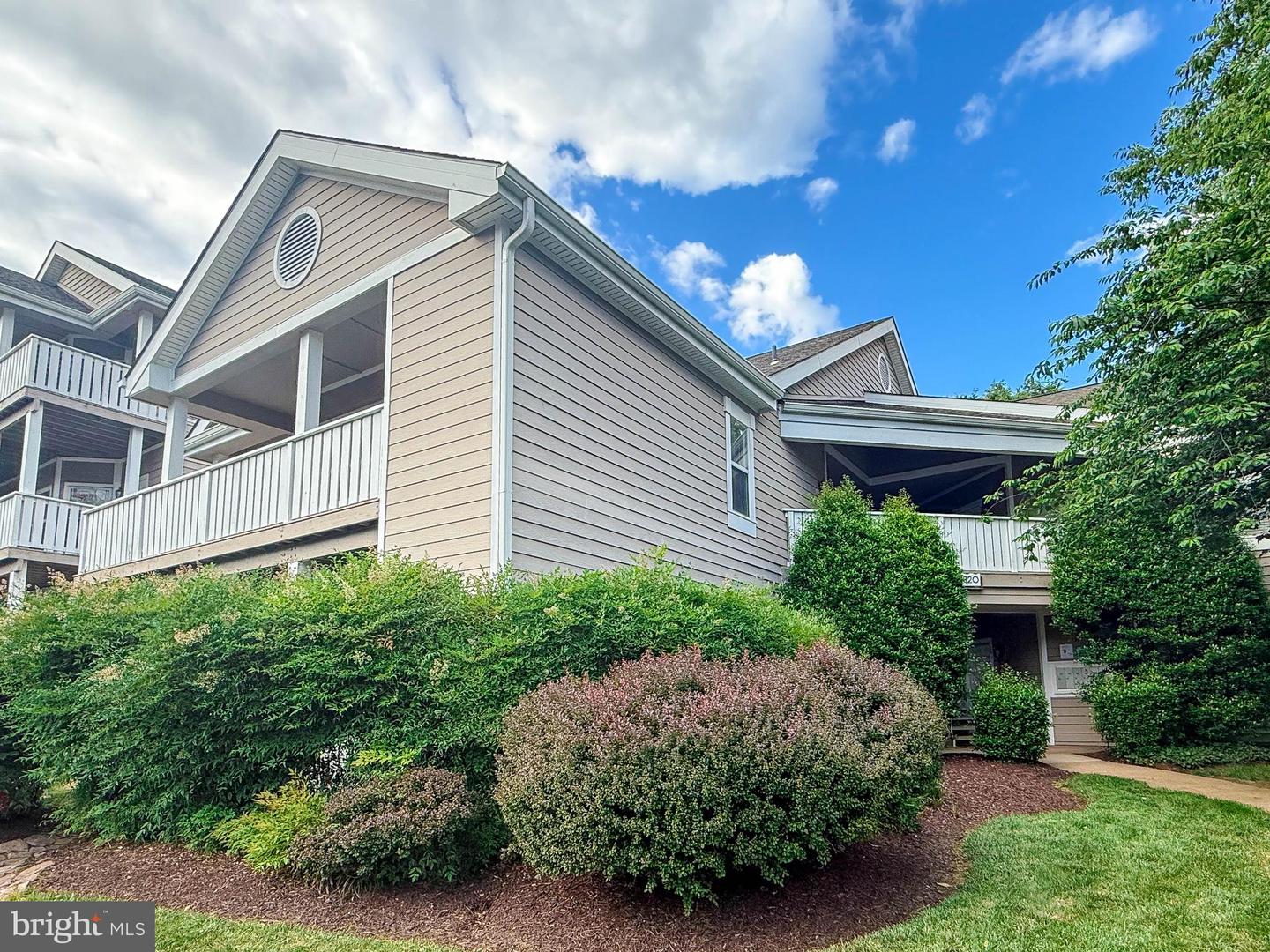 14320 CLIMBING ROSE WAY #203, CENTREVILLE, Virginia 20121, 2 Bedrooms Bedrooms, ,2 BathroomsBathrooms,Residential,For sale,14320 CLIMBING ROSE WAY #203,VAFX2243052 MLS # VAFX2243052