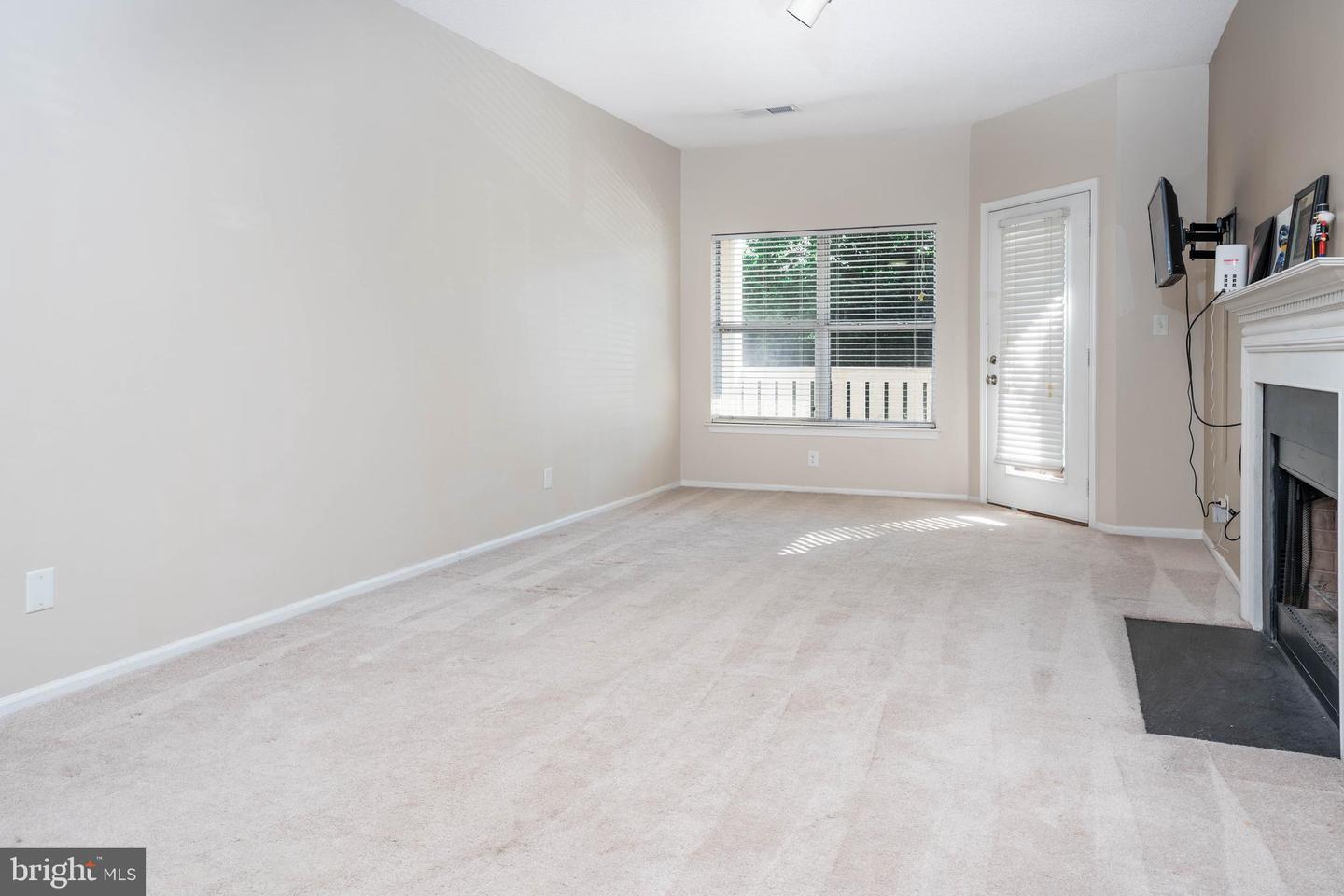 14320 CLIMBING ROSE WAY #203, CENTREVILLE, Virginia 20121, 2 Bedrooms Bedrooms, ,2 BathroomsBathrooms,Residential,For sale,14320 CLIMBING ROSE WAY #203,VAFX2243052 MLS # VAFX2243052
