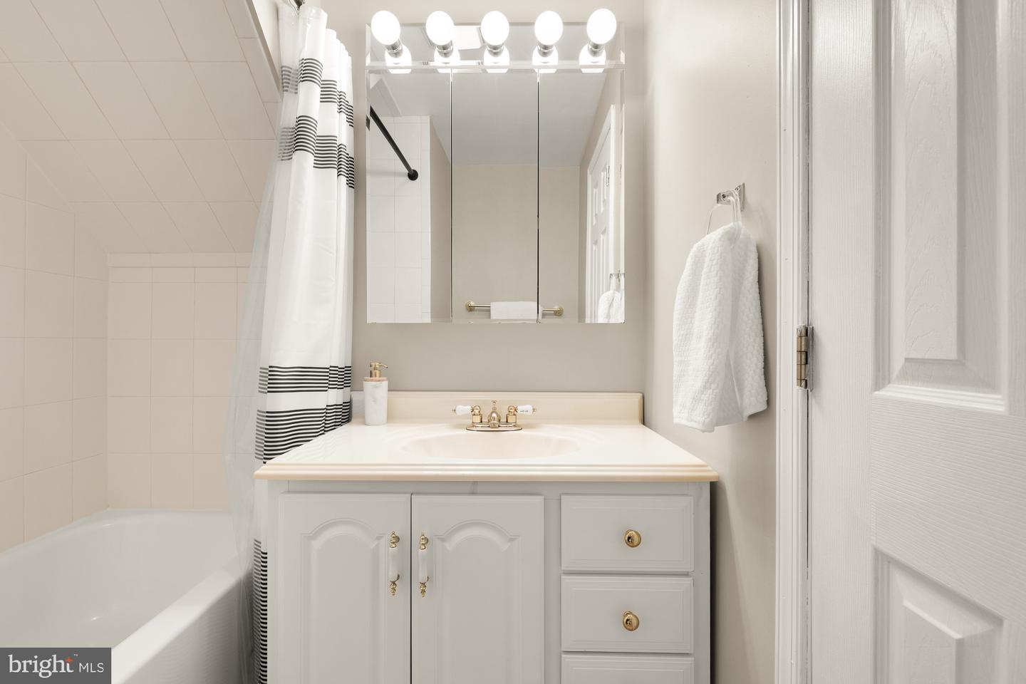 7504 OLDHAM WAY, ALEXANDRIA, Virginia 22315, 2 Bedrooms Bedrooms, ,3 BathroomsBathrooms,Residential,For sale,7504 OLDHAM WAY,VAFX2243080 MLS # VAFX2243080