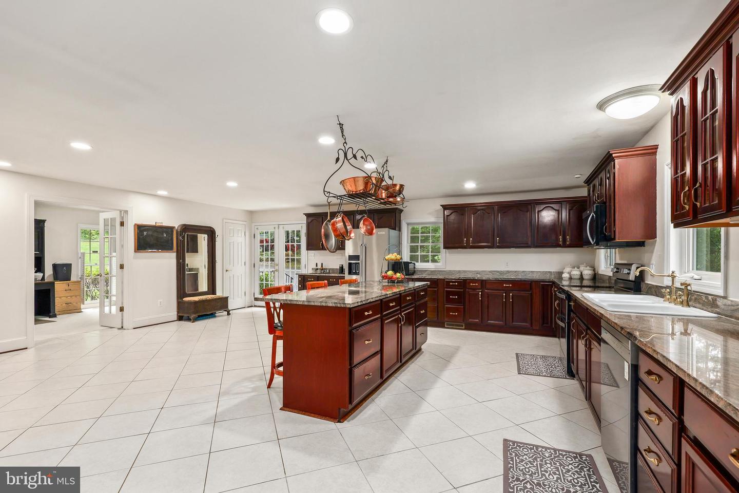 10200 SOUZA LN, MANASSAS, Virginia 20111, 6 Bedrooms Bedrooms, ,4 BathroomsBathrooms,Residential,For sale,10200 SOUZA LN,VAPW2095540 MLS # VAPW2095540