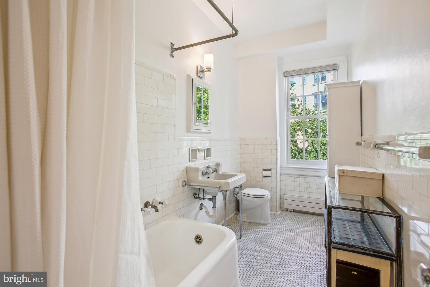 1661 CRESCENT PL NW #408, WASHINGTON, District Of Columbia 20009, 2 Bedrooms Bedrooms, ,2 BathroomsBathrooms,Residential,For sale,1661 CRESCENT PL NW #408,DCDC2202536 MLS # DCDC2202536
