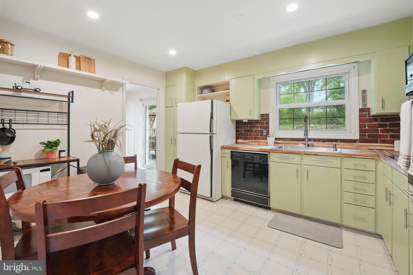 6320 LEE HIGHWAY ACCESS DR, WARRENTON, Virginia 20187, 3 Bedrooms Bedrooms, ,2 BathroomsBathrooms,Residential,For sale,6320 LEE HIGHWAY ACCESS DR,VAFQ2016802 MLS # VAFQ2016802