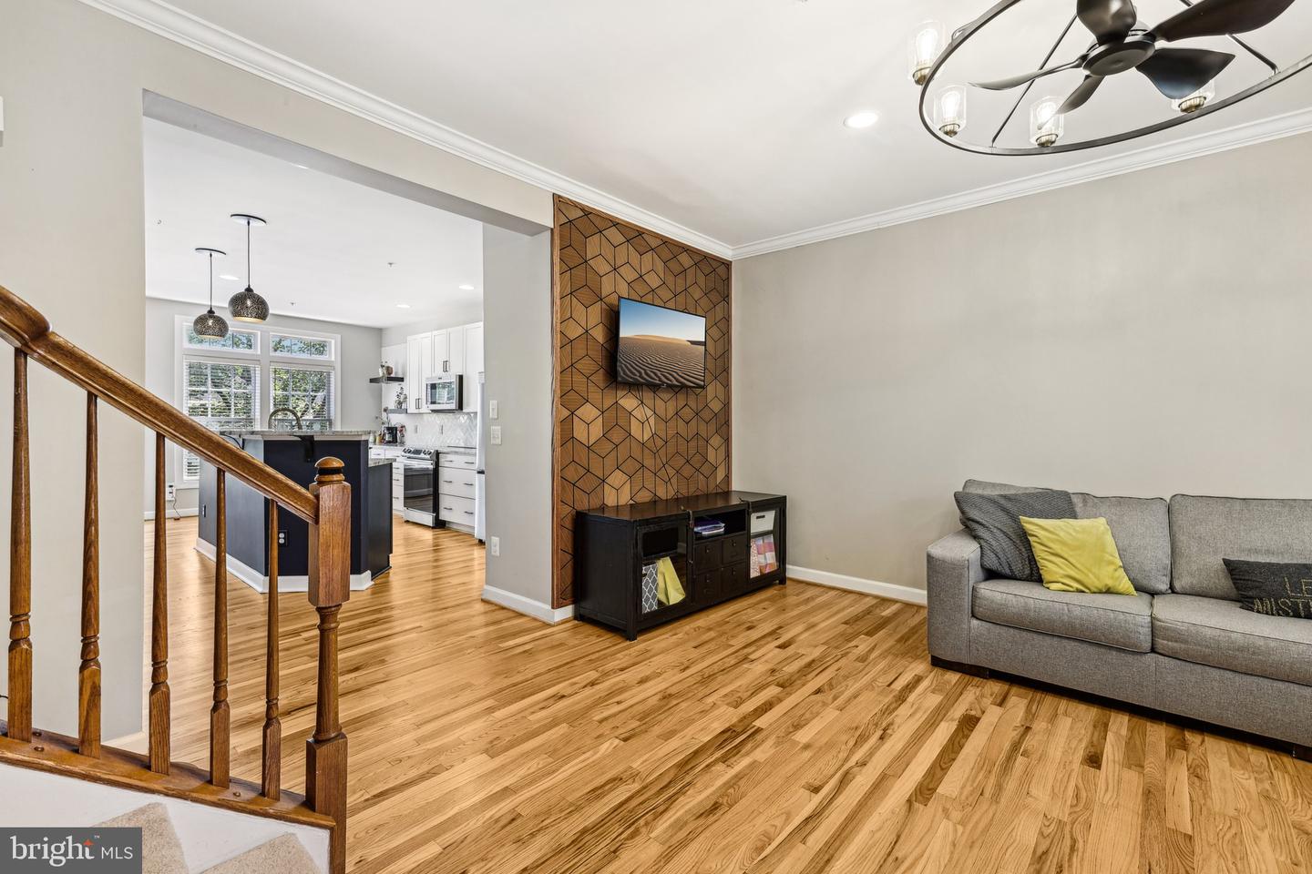 8154 SKELTON CIR, FALLS CHURCH, Virginia 22042, 3 Bedrooms Bedrooms, ,3 BathroomsBathrooms,Residential,For sale,8154 SKELTON CIR,VAFX2243036 MLS # VAFX2243036
