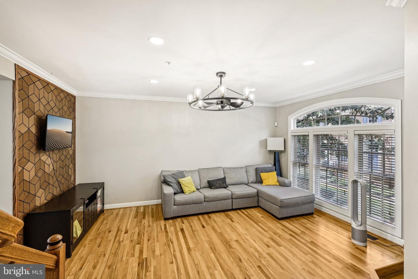 8154 SKELTON CIR, FALLS CHURCH, Virginia 22042, 3 Bedrooms Bedrooms, ,3 BathroomsBathrooms,Residential,For sale,8154 SKELTON CIR,VAFX2243036 MLS # VAFX2243036