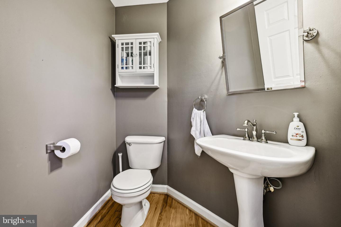 8154 SKELTON CIR, FALLS CHURCH, Virginia 22042, 3 Bedrooms Bedrooms, ,3 BathroomsBathrooms,Residential,For sale,8154 SKELTON CIR,VAFX2243036 MLS # VAFX2243036