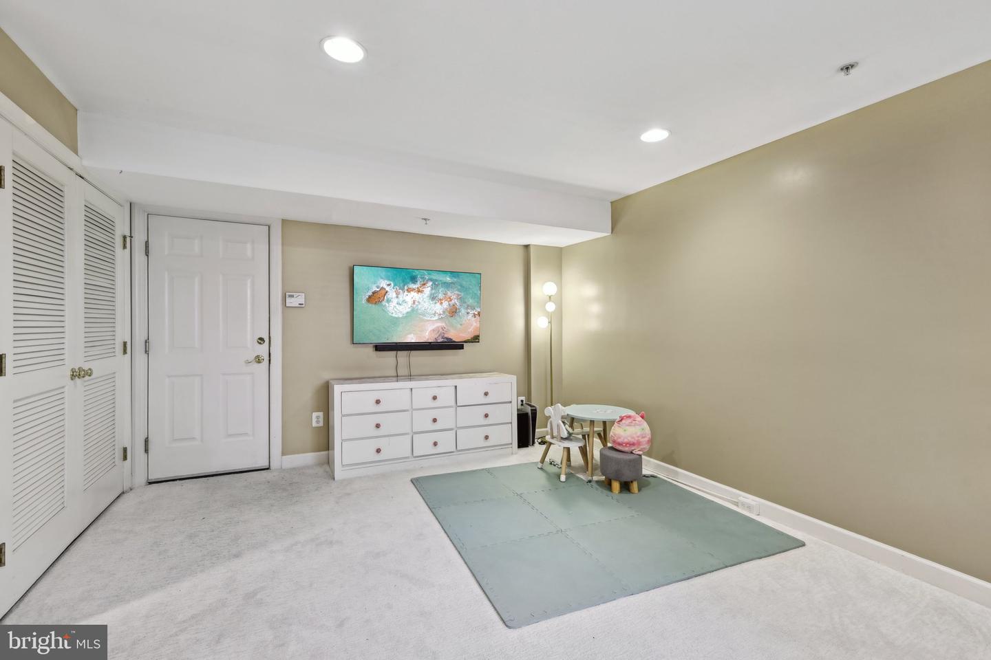 8154 SKELTON CIR, FALLS CHURCH, Virginia 22042, 3 Bedrooms Bedrooms, ,3 BathroomsBathrooms,Residential,For sale,8154 SKELTON CIR,VAFX2243036 MLS # VAFX2243036