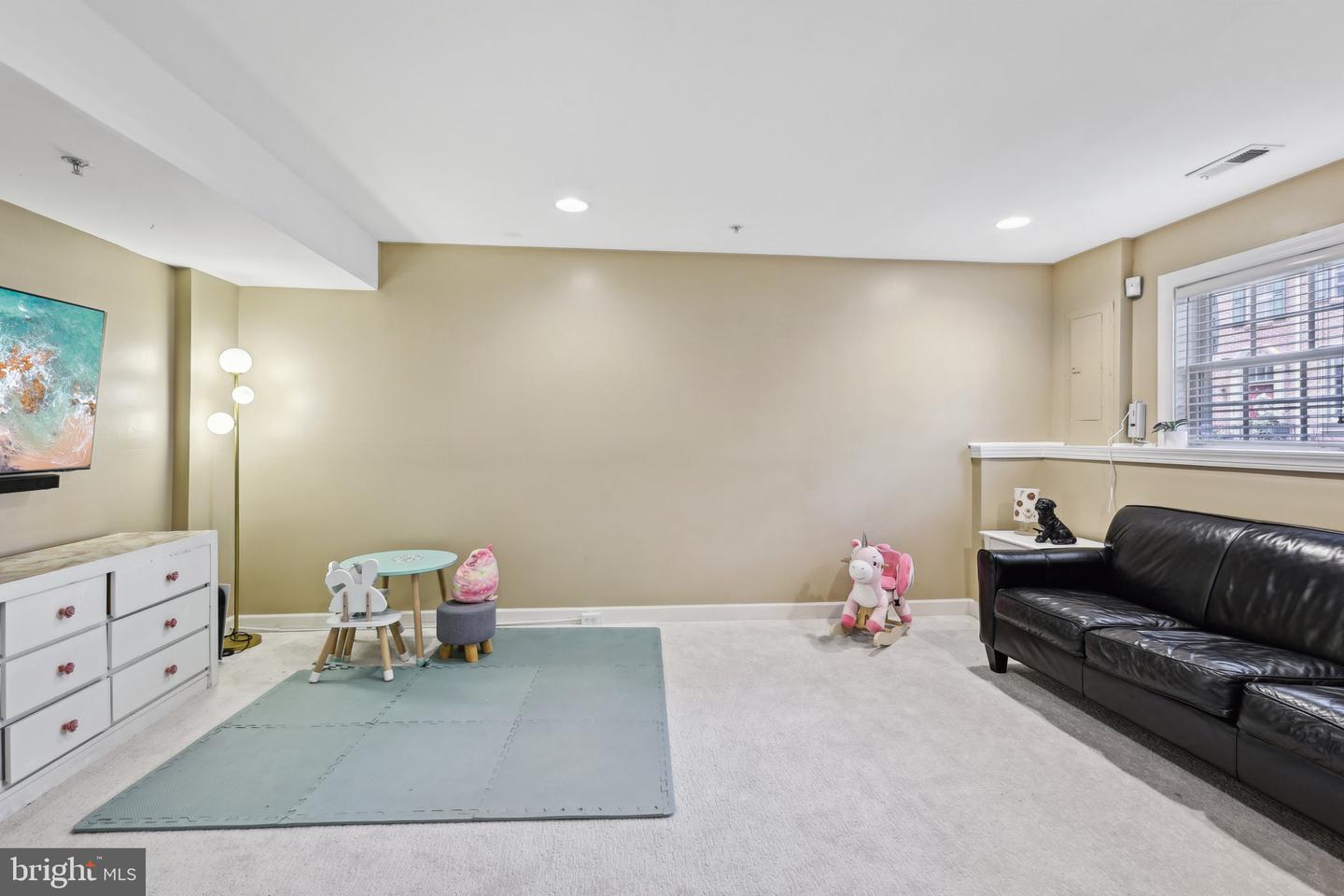 8154 SKELTON CIR, FALLS CHURCH, Virginia 22042, 3 Bedrooms Bedrooms, ,3 BathroomsBathrooms,Residential,For sale,8154 SKELTON CIR,VAFX2243036 MLS # VAFX2243036