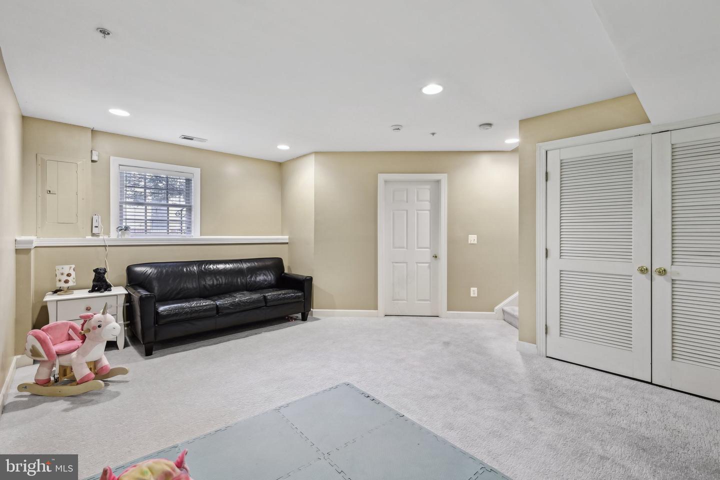 8154 SKELTON CIR, FALLS CHURCH, Virginia 22042, 3 Bedrooms Bedrooms, ,3 BathroomsBathrooms,Residential,For sale,8154 SKELTON CIR,VAFX2243036 MLS # VAFX2243036