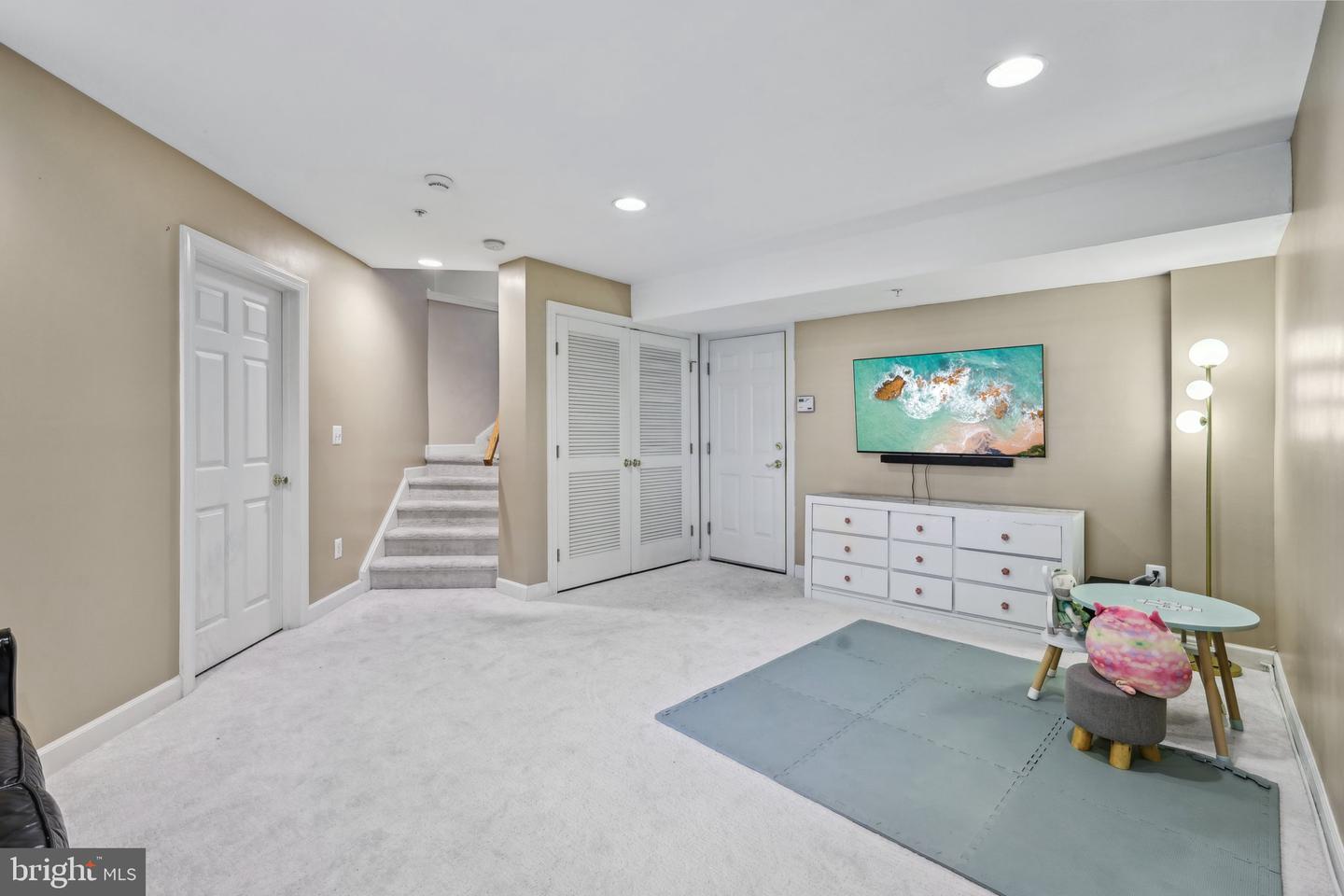 8154 SKELTON CIR, FALLS CHURCH, Virginia 22042, 3 Bedrooms Bedrooms, ,3 BathroomsBathrooms,Residential,For sale,8154 SKELTON CIR,VAFX2243036 MLS # VAFX2243036
