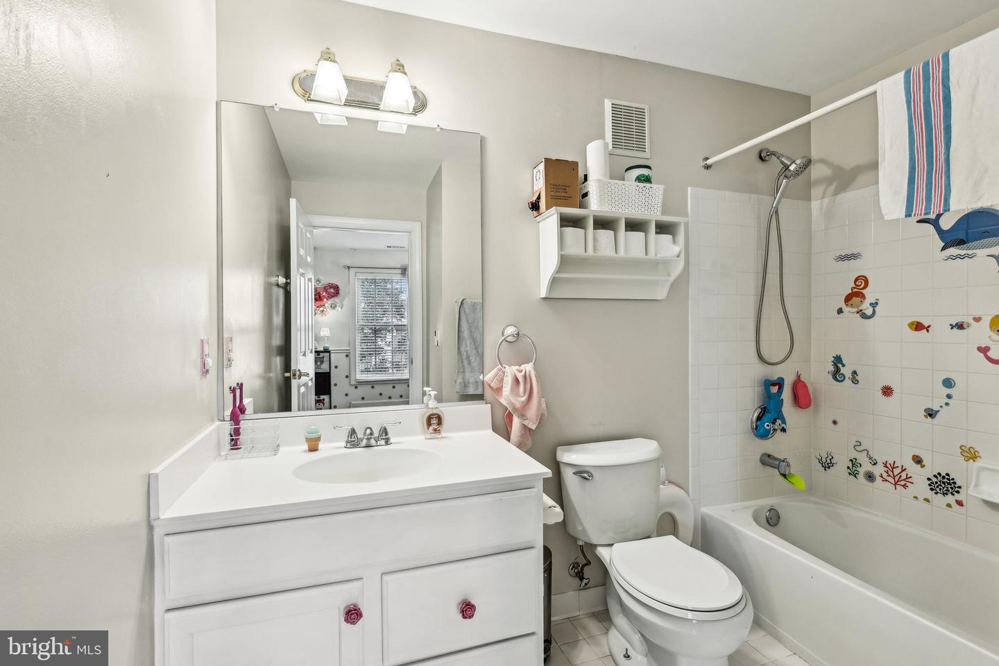 8154 SKELTON CIR, FALLS CHURCH, Virginia 22042, 3 Bedrooms Bedrooms, ,3 BathroomsBathrooms,Residential,For sale,8154 SKELTON CIR,VAFX2243036 MLS # VAFX2243036