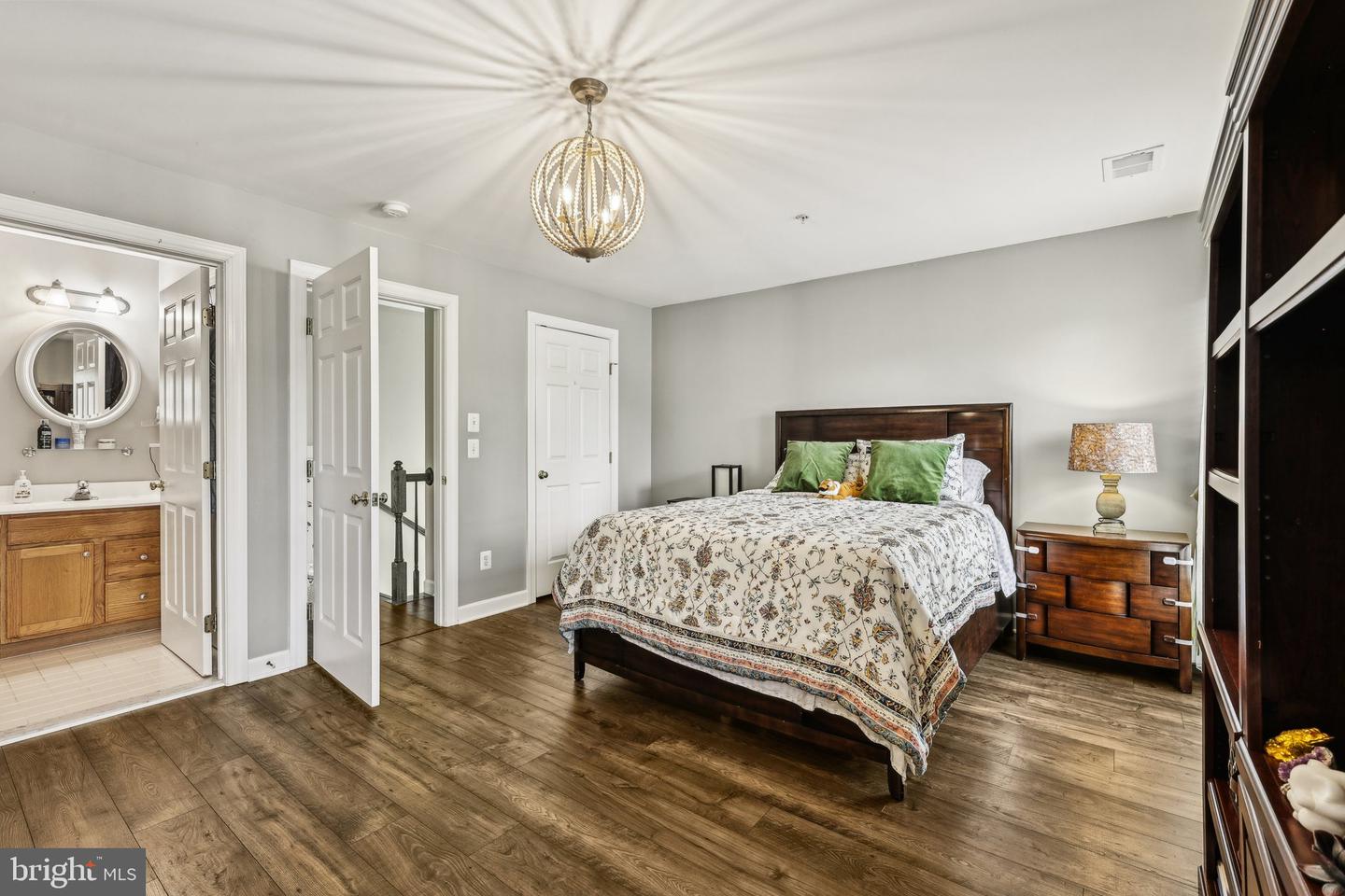 8154 SKELTON CIR, FALLS CHURCH, Virginia 22042, 3 Bedrooms Bedrooms, ,3 BathroomsBathrooms,Residential,For sale,8154 SKELTON CIR,VAFX2243036 MLS # VAFX2243036