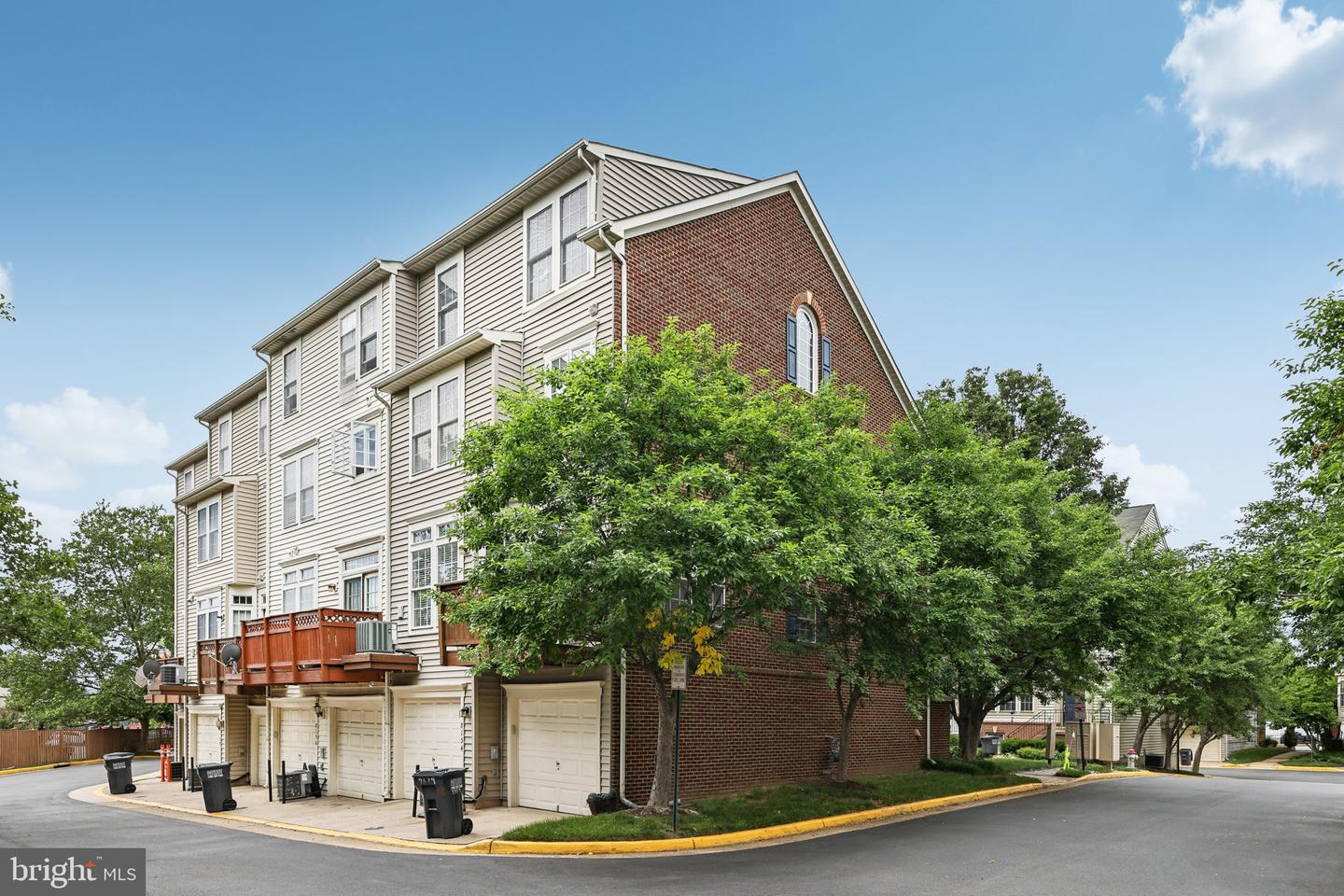 8154 SKELTON CIR, FALLS CHURCH, Virginia 22042, 3 Bedrooms Bedrooms, ,3 BathroomsBathrooms,Residential,For sale,8154 SKELTON CIR,VAFX2243036 MLS # VAFX2243036