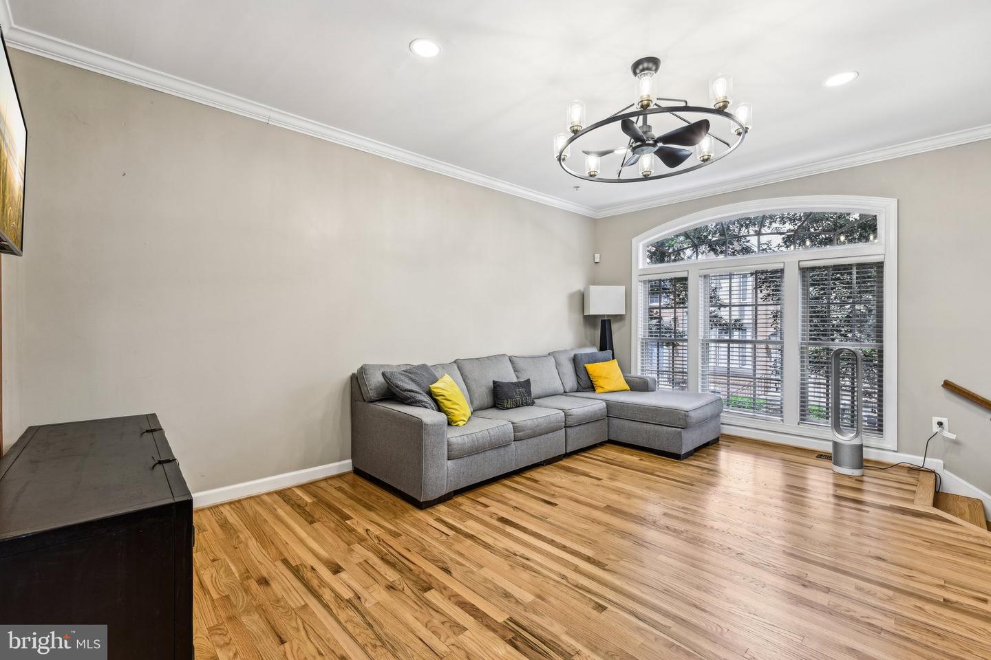 8154 SKELTON CIR, FALLS CHURCH, Virginia 22042, 3 Bedrooms Bedrooms, ,3 BathroomsBathrooms,Residential,For sale,8154 SKELTON CIR,VAFX2243036 MLS # VAFX2243036