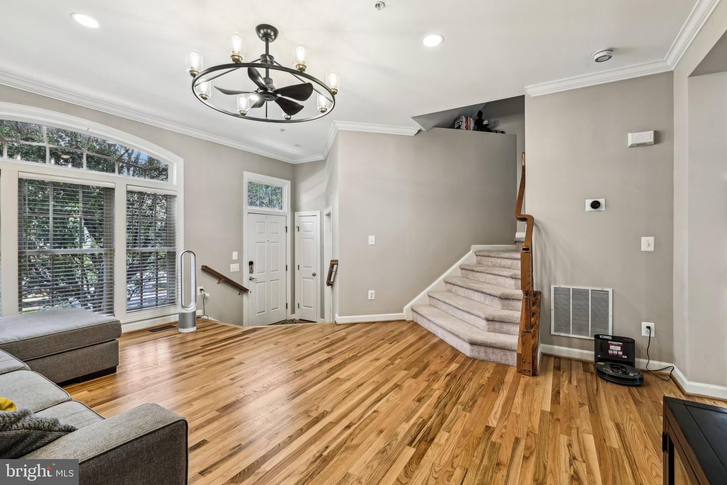8154 SKELTON CIR, FALLS CHURCH, Virginia 22042, 3 Bedrooms Bedrooms, ,3 BathroomsBathrooms,Residential,For sale,8154 SKELTON CIR,VAFX2243036 MLS # VAFX2243036