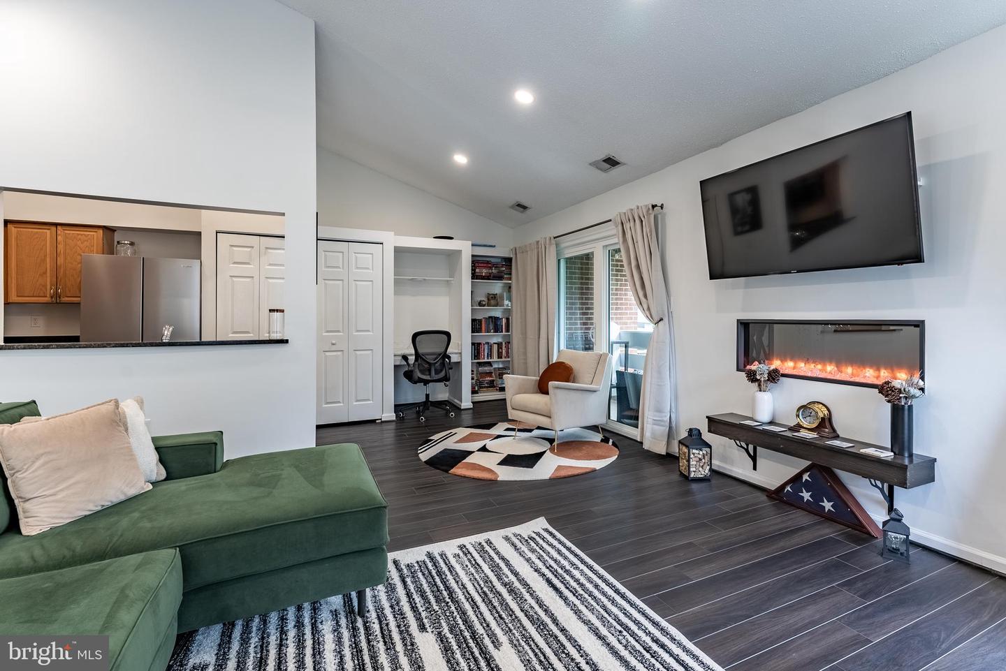 7596-N LAKESIDE VILLAGE DR, FALLS CHURCH, Virginia 22042, 1 Bedroom Bedrooms, ,1 BathroomBathrooms,Residential,For sale,7596-N LAKESIDE VILLAGE DR,VAFX2243046 MLS # VAFX2243046