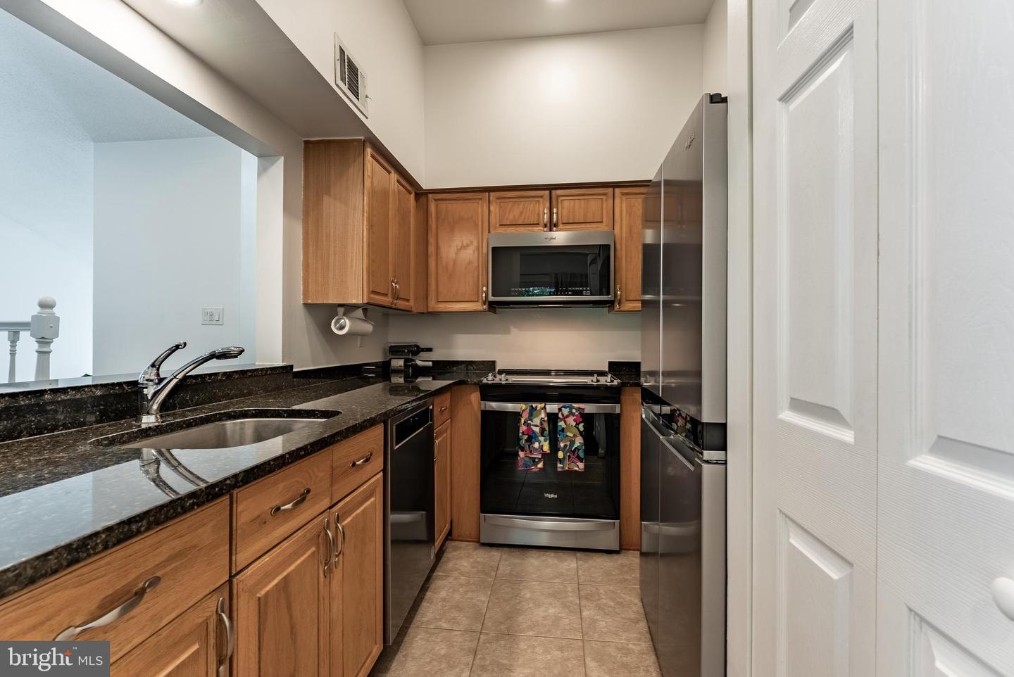 7596-N LAKESIDE VILLAGE DR, FALLS CHURCH, Virginia 22042, 1 Bedroom Bedrooms, ,1 BathroomBathrooms,Residential,For sale,7596-N LAKESIDE VILLAGE DR,VAFX2243046 MLS # VAFX2243046