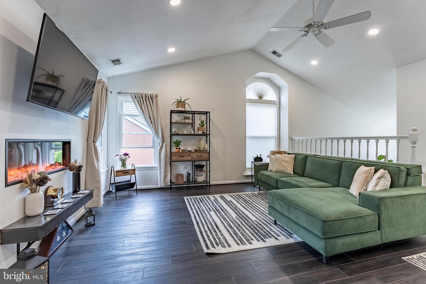7596-N LAKESIDE VILLAGE DR, FALLS CHURCH, Virginia 22042, 1 Bedroom Bedrooms, ,1 BathroomBathrooms,Residential,For sale,7596-N LAKESIDE VILLAGE DR,VAFX2243046 MLS # VAFX2243046