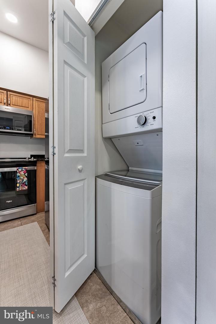 7596-N LAKESIDE VILLAGE DR, FALLS CHURCH, Virginia 22042, 1 Bedroom Bedrooms, ,1 BathroomBathrooms,Residential,For sale,7596-N LAKESIDE VILLAGE DR,VAFX2243046 MLS # VAFX2243046