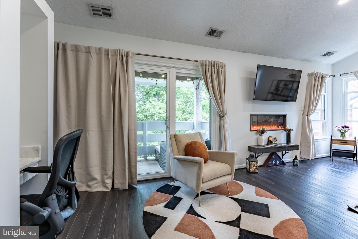 7596-N LAKESIDE VILLAGE DR, FALLS CHURCH, Virginia 22042, 1 Bedroom Bedrooms, ,1 BathroomBathrooms,Residential,For sale,7596-N LAKESIDE VILLAGE DR,VAFX2243046 MLS # VAFX2243046