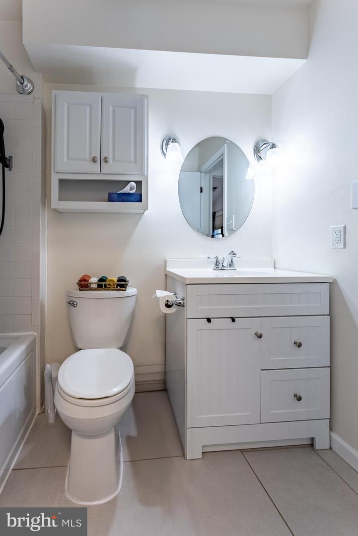 7596-N LAKESIDE VILLAGE DR, FALLS CHURCH, Virginia 22042, 1 Bedroom Bedrooms, ,1 BathroomBathrooms,Residential,For sale,7596-N LAKESIDE VILLAGE DR,VAFX2243046 MLS # VAFX2243046