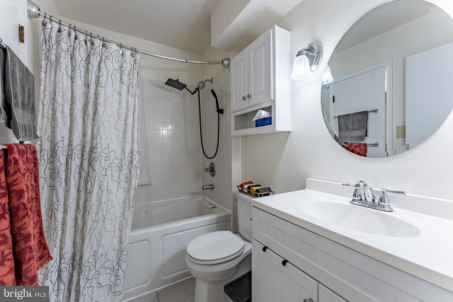 7596-N LAKESIDE VILLAGE DR, FALLS CHURCH, Virginia 22042, 1 Bedroom Bedrooms, ,1 BathroomBathrooms,Residential,For sale,7596-N LAKESIDE VILLAGE DR,VAFX2243046 MLS # VAFX2243046