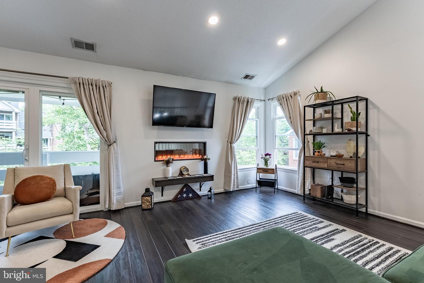 7596-N LAKESIDE VILLAGE DR, FALLS CHURCH, Virginia 22042, 1 Bedroom Bedrooms, ,1 BathroomBathrooms,Residential,For sale,7596-N LAKESIDE VILLAGE DR,VAFX2243046 MLS # VAFX2243046