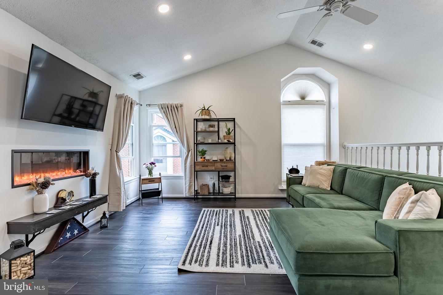 7596-N LAKESIDE VILLAGE DR, FALLS CHURCH, Virginia 22042, 1 Bedroom Bedrooms, ,1 BathroomBathrooms,Residential,For sale,7596-N LAKESIDE VILLAGE DR,VAFX2243046 MLS # VAFX2243046