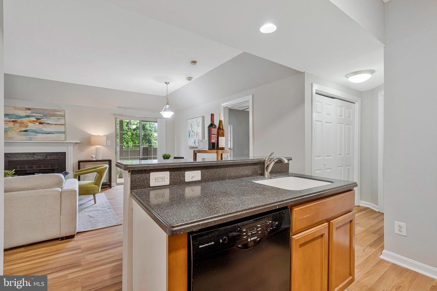 12153 PENDERVIEW LN #2001, FAIRFAX, Virginia 22033, 2 Bedrooms Bedrooms, ,2 BathroomsBathrooms,Residential,For sale,12153 PENDERVIEW LN #2001,VAFX2243078 MLS # VAFX2243078