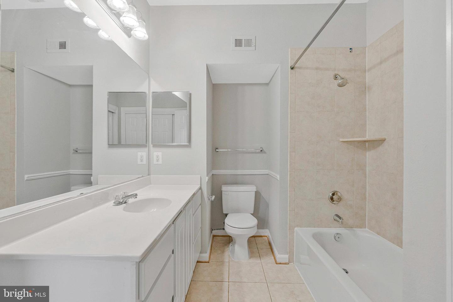 12153 PENDERVIEW LN #2001, FAIRFAX, Virginia 22033, 2 Bedrooms Bedrooms, ,2 BathroomsBathrooms,Residential,For sale,12153 PENDERVIEW LN #2001,VAFX2243078 MLS # VAFX2243078