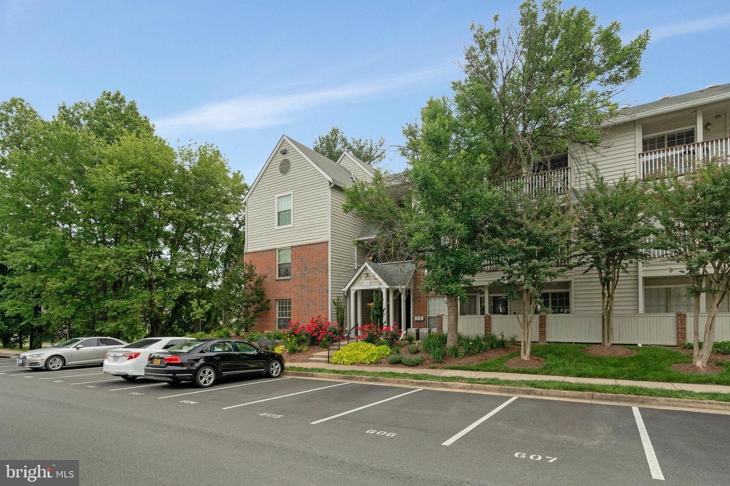 12153 PENDERVIEW LN #2001, FAIRFAX, Virginia 22033, 2 Bedrooms Bedrooms, ,2 BathroomsBathrooms,Residential,For sale,12153 PENDERVIEW LN #2001,VAFX2243078 MLS # VAFX2243078