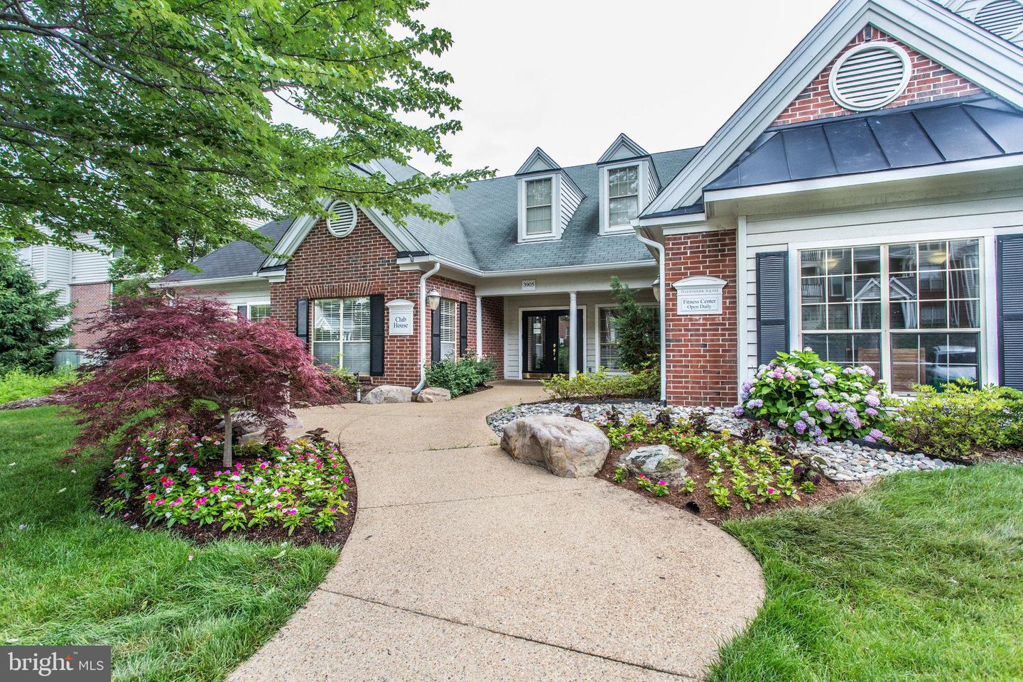 12153 PENDERVIEW LN #2001, FAIRFAX, Virginia 22033, 2 Bedrooms Bedrooms, ,2 BathroomsBathrooms,Residential,For sale,12153 PENDERVIEW LN #2001,VAFX2243078 MLS # VAFX2243078
