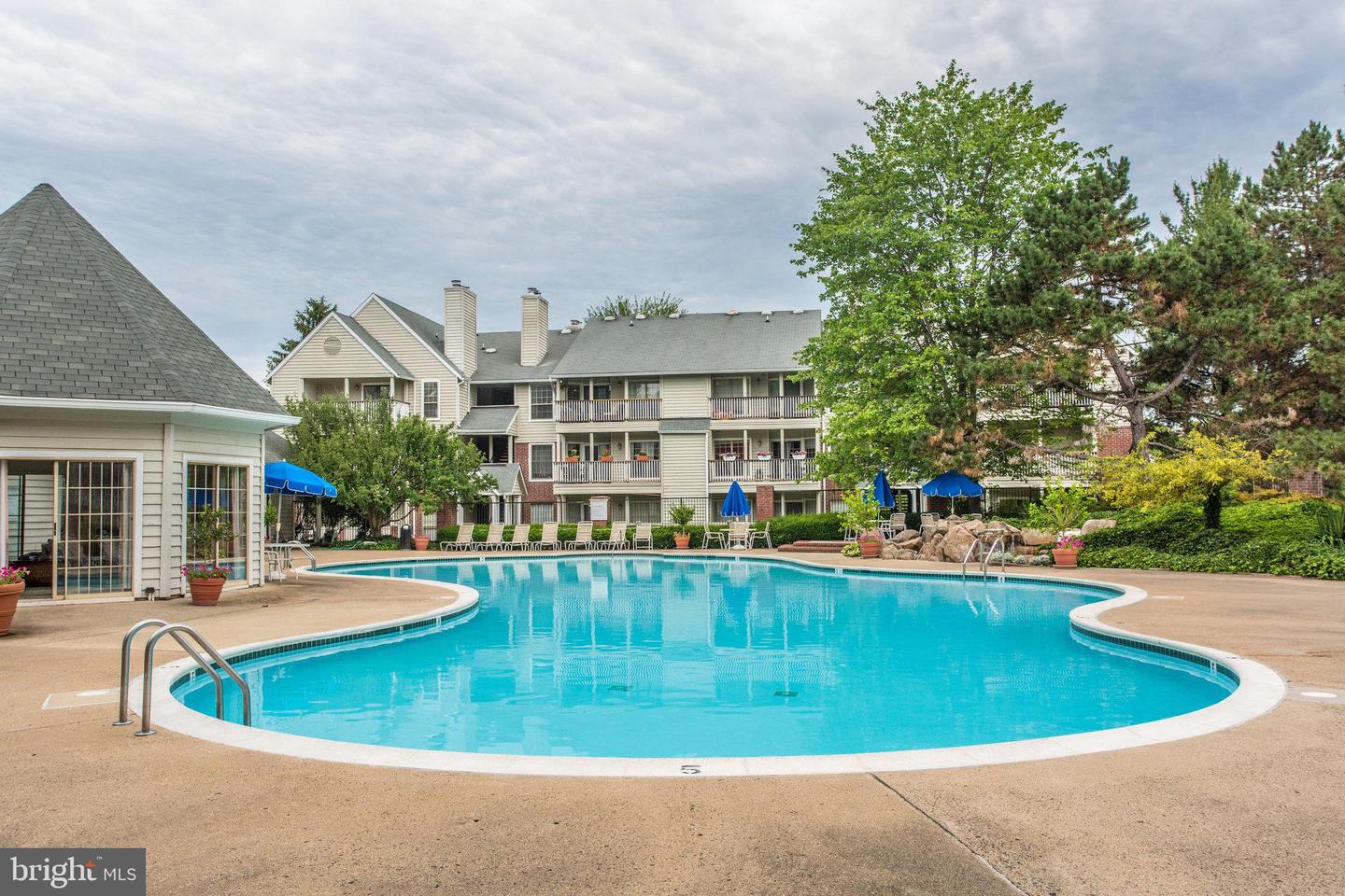 12153 PENDERVIEW LN #2001, FAIRFAX, Virginia 22033, 2 Bedrooms Bedrooms, ,2 BathroomsBathrooms,Residential,For sale,12153 PENDERVIEW LN #2001,VAFX2243078 MLS # VAFX2243078