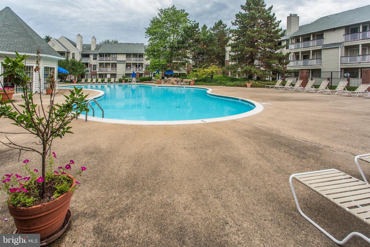 12153 PENDERVIEW LN #2001, FAIRFAX, Virginia 22033, 2 Bedrooms Bedrooms, ,2 BathroomsBathrooms,Residential,For sale,12153 PENDERVIEW LN #2001,VAFX2243078 MLS # VAFX2243078