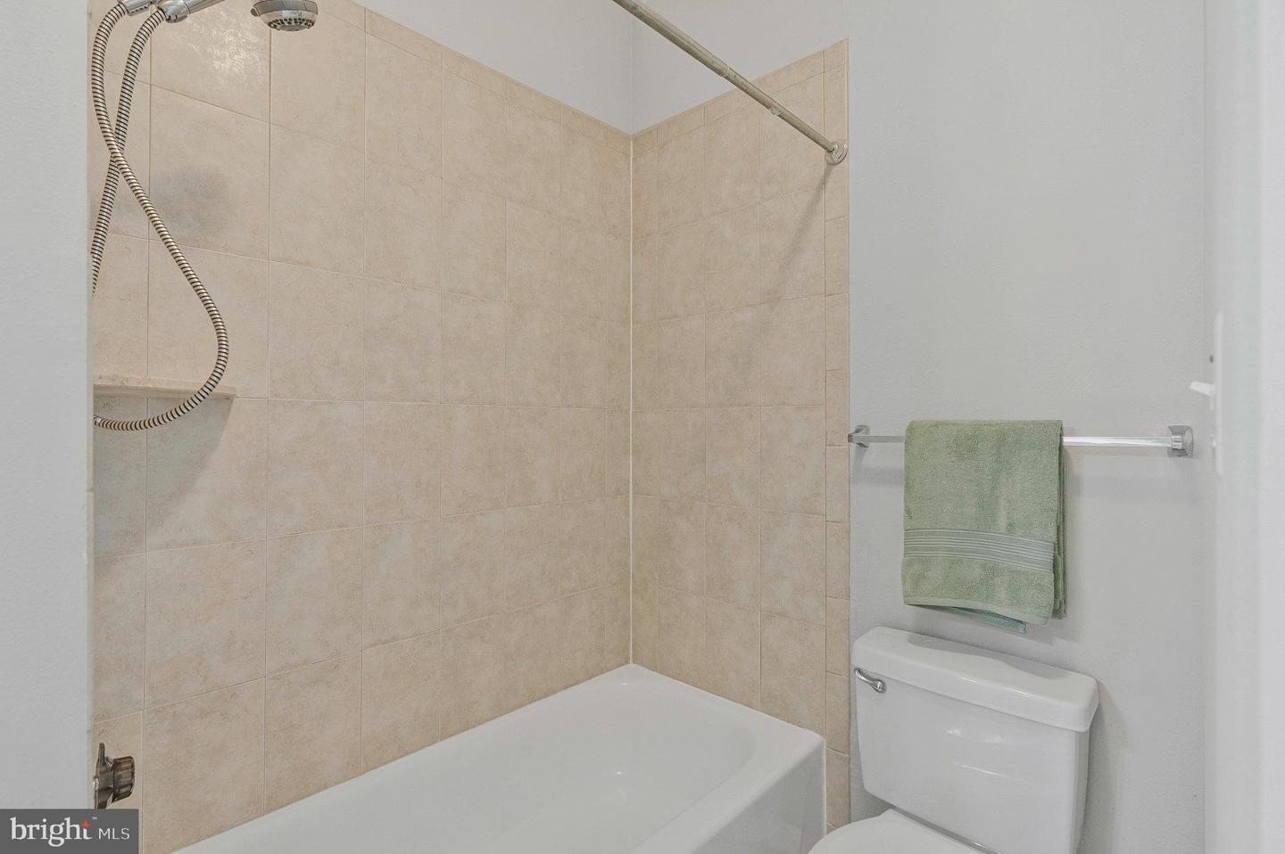 12153 PENDERVIEW LN #2001, FAIRFAX, Virginia 22033, 2 Bedrooms Bedrooms, ,2 BathroomsBathrooms,Residential,For sale,12153 PENDERVIEW LN #2001,VAFX2243078 MLS # VAFX2243078