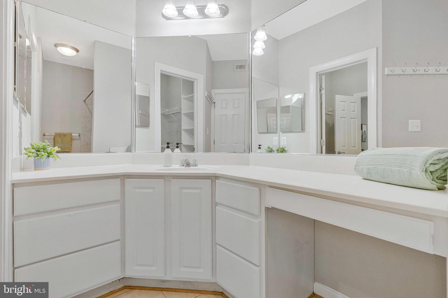 12153 PENDERVIEW LN #2001, FAIRFAX, Virginia 22033, 2 Bedrooms Bedrooms, ,2 BathroomsBathrooms,Residential,For sale,12153 PENDERVIEW LN #2001,VAFX2243078 MLS # VAFX2243078