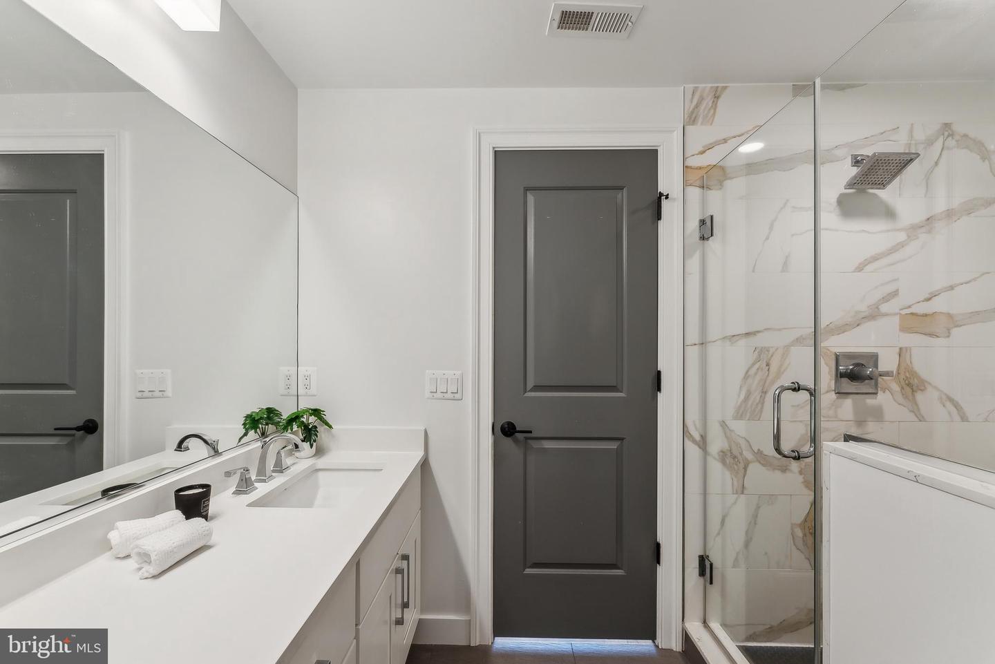 1007 BRYANT ST NE #3, WASHINGTON, District Of Columbia 20018, 2 Bedrooms Bedrooms, ,2 BathroomsBathrooms,Residential,For sale,1007 BRYANT ST NE #3,DCDC2202462 MLS # DCDC2202462